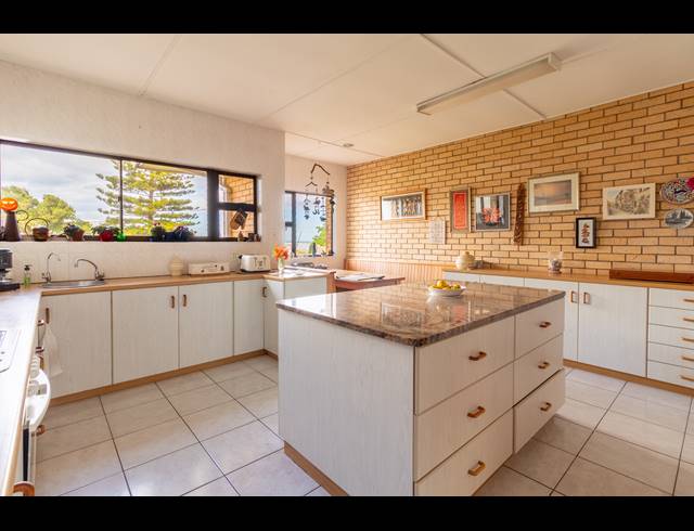 3 BEDROOM HOUSE FOR SALE IN VAN RIEBEECKSTRAND